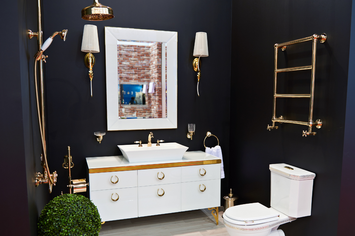 Złoty odpływ liniowy – symbol elegancji w Twojej łazience